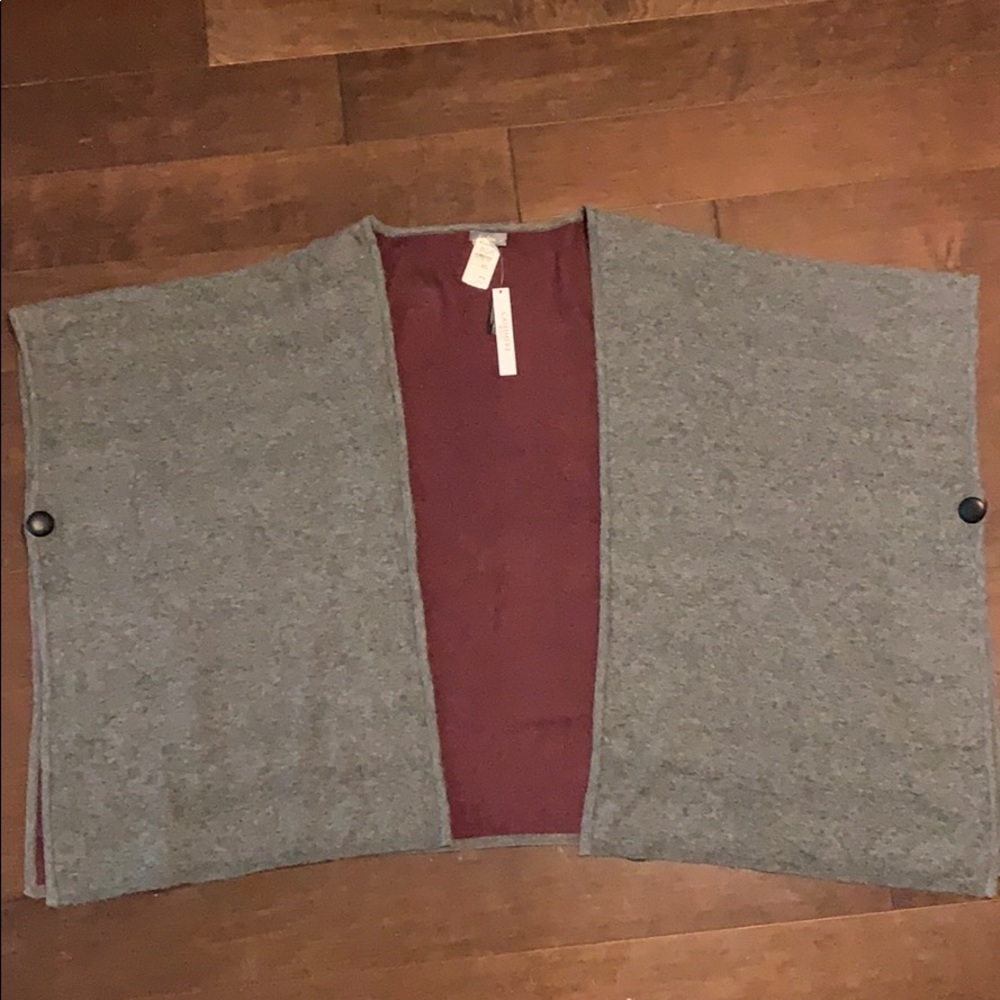 Neiman Marcus Cape Poncho M/L Cashmere Blend